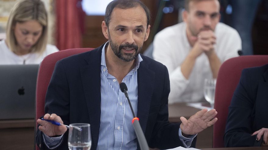 Agreden al líder del PSOE en Sanlúcar de Barrameda al grito de "traidor"