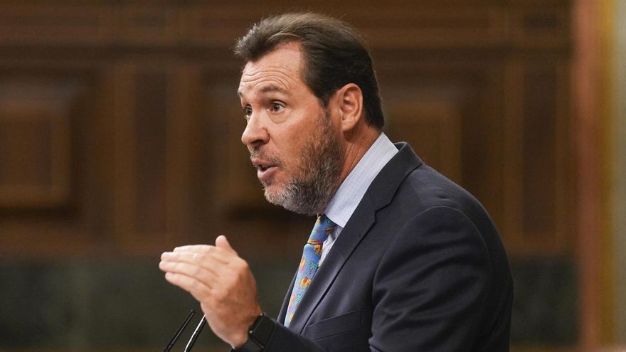 El ministro de Transportes y Movilidad Sostenible Óscar Puente, durante el pleno del Congreso de los Diputados en septiembre.