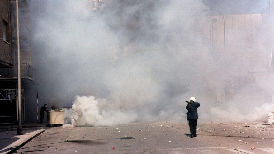 "Pedíamos trabajo y nos recibieron a palos": En la manifestación del 3 de febrero, 200 policías cargan contra los manifestantes. Tras esto, se desata una batalla campal que dura horas