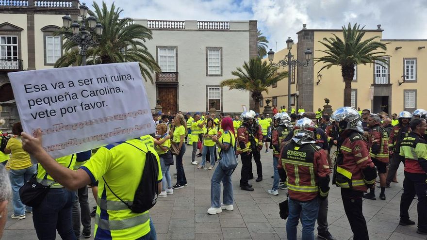 Una plantilla “totalmente insuficiente” trabajando en un “castillo de los horrores”: Los Bomberos de Las Palmas de Gran Canaria llevan sus reivindicaciones a la calle