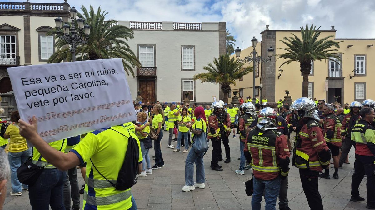 Una plantilla “totalmente insuficiente” trabajando en un “castillo de los horrores”: Los Bomberos de Las Palmas de Gran Canaria llevan sus reivindicaciones a la calle