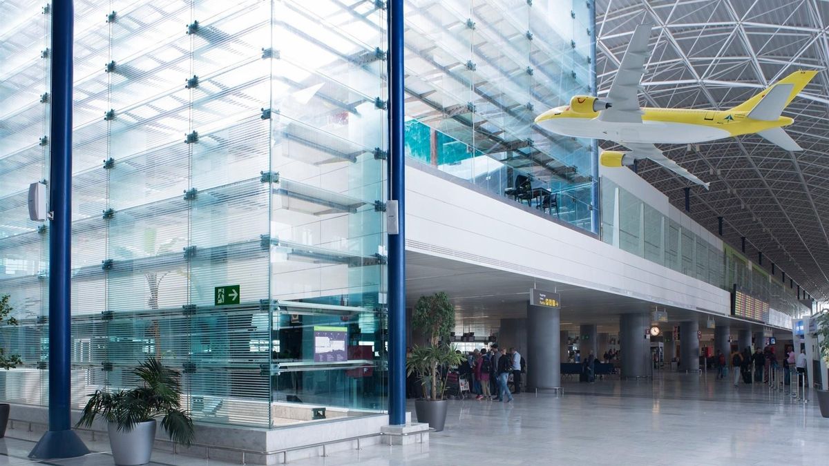 Los aeropuertos canarios operarán 5.134 vuelos este fin de semana de retorno de verano, un 2,5% más que el año pasado