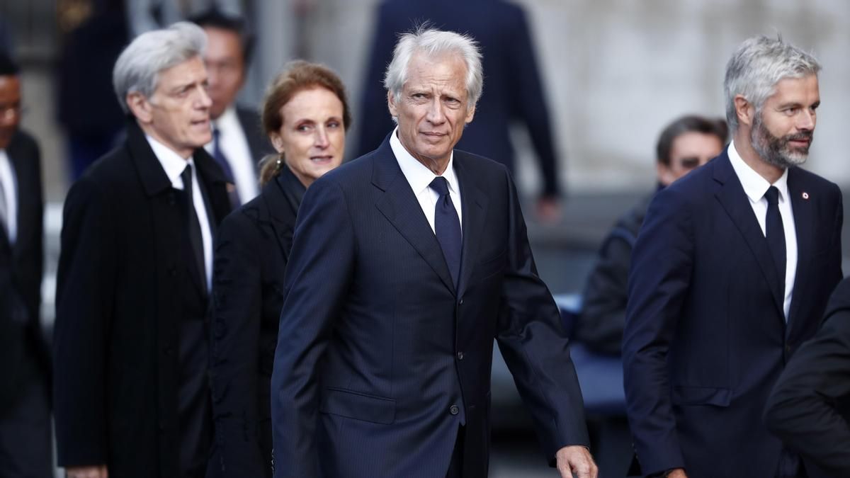 El ex primer ministro francés Dominique de Villepin asiste al funeral por el expresidente francés Jacques Chirac en París, en 2019.