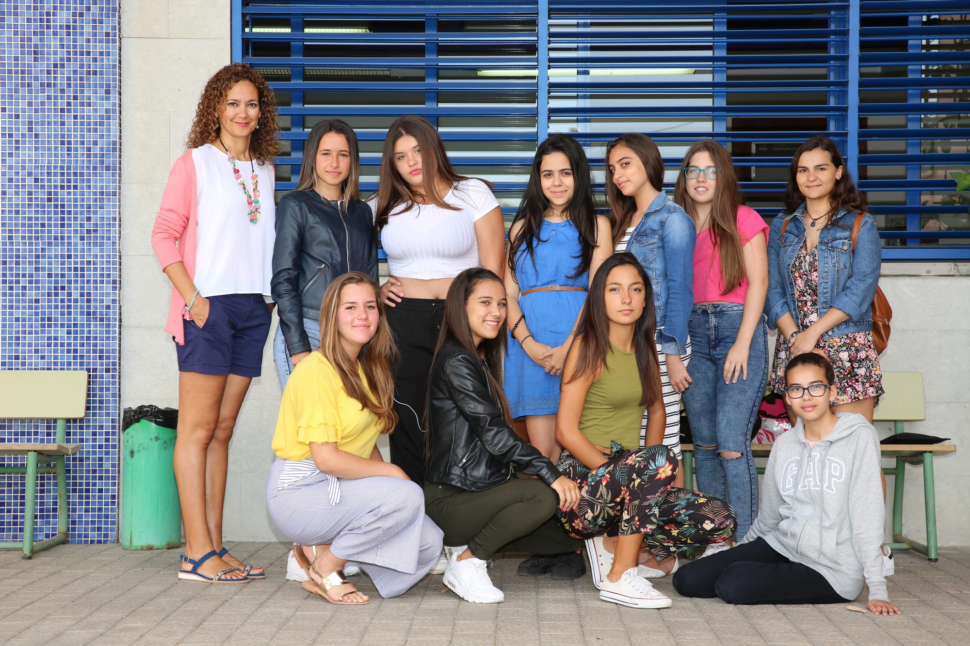 Alumnos y profesora del IES Guillermina Brito