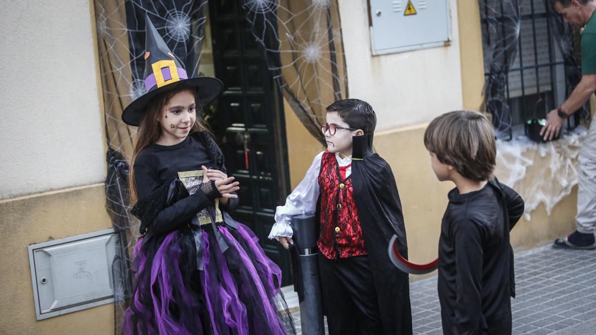 La calle López de Alba celebra su Halloween