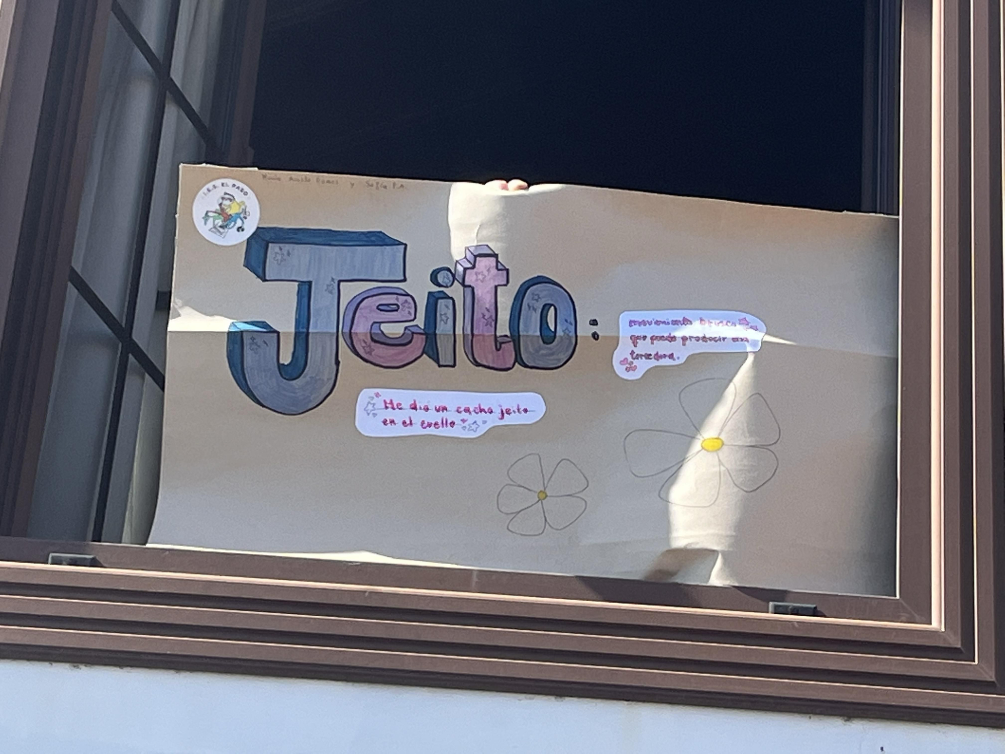 Cartel con la palabra 'jeito'. MARÍA y SOFÍA