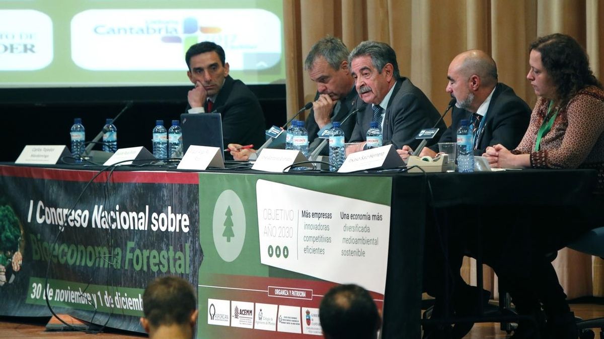 Revilla respalda el desarrollo en Cantabria de la economía forestal como sector de "futuro"