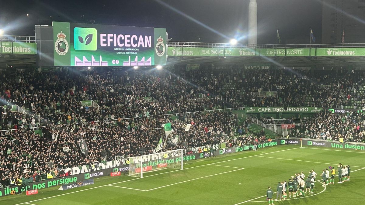 Archivo - Los jugadores del Racing frente a La Gradona de El Sardinero.