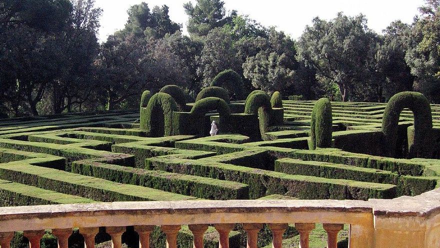 Los 4 laberintos más singulares de Cataluña: historia, paisaje y juego