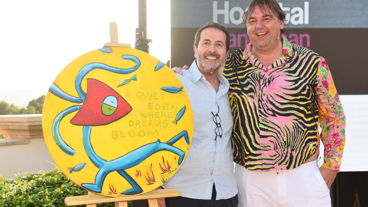 El artista Antonio Fernández-Coca y el CEO de Cap Vermell, Toni Mir.