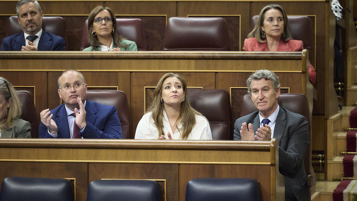 Archivo - El secretario general del PP, Miguel Tellado, la portavoz del PP en el Congreso, Ester Muñoz; y el presidente del Partido Popular, Alberto Núñez Feijóo; durante una sesión plenaria en el Congreso.