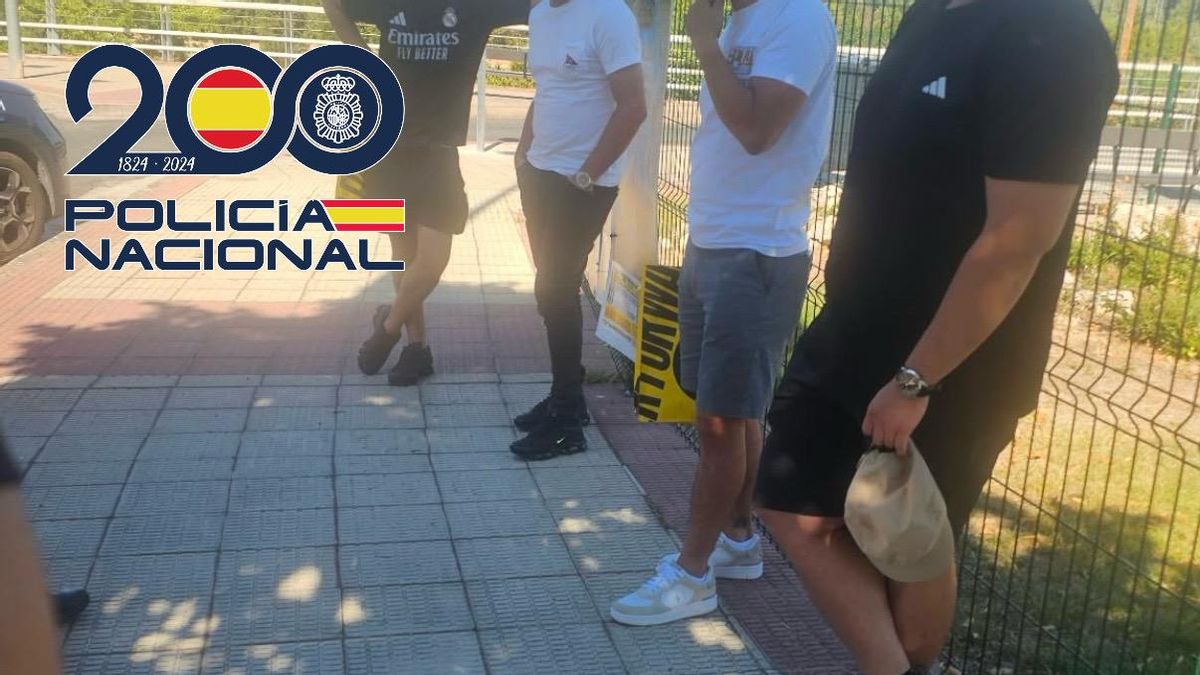 Pillados in fraganti cuando manipulaban las alarmas de una puerta de acceso en el centro comercial Berceo