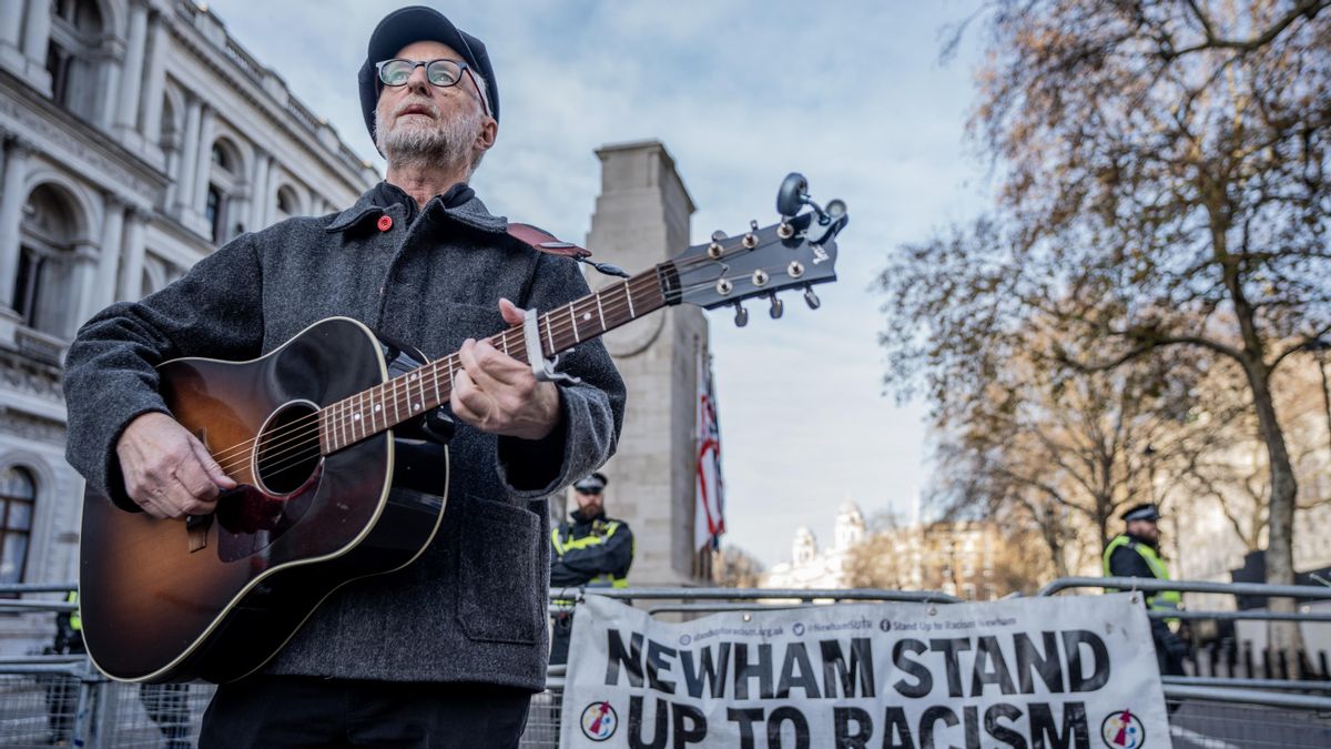 Billy Bragg, el cantautor más político que se enfrentó con Margareth Thatcher y ahora se atreve contra Trump y el ICE