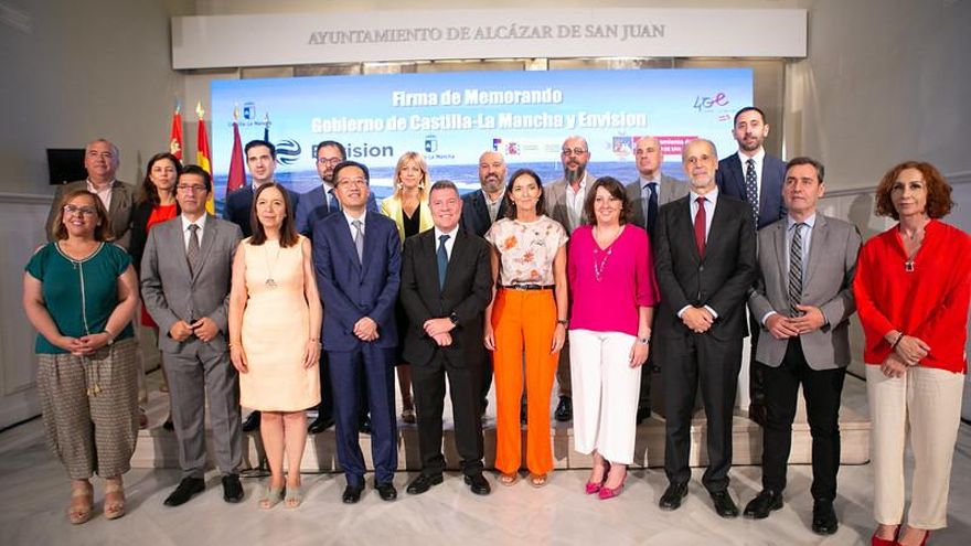 Todas las personas participantes en la firma del convenio