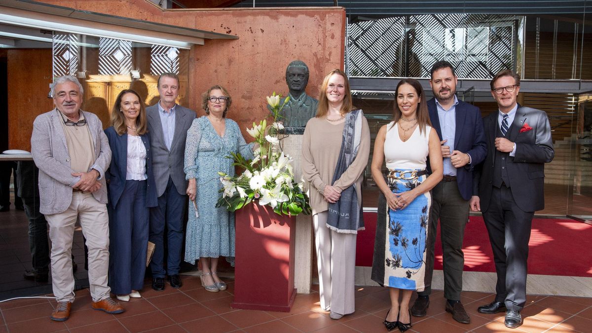 El Auditorio Alfredo Kraus rinde honores al tenor grancanario con su ofrenda floral