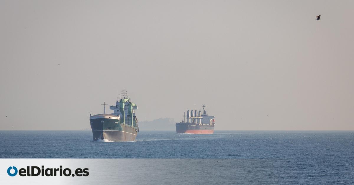 Temor ante un posible vertido tras impactar un misil iraní en un petrolero de Kuwait en el puerto de Dubái