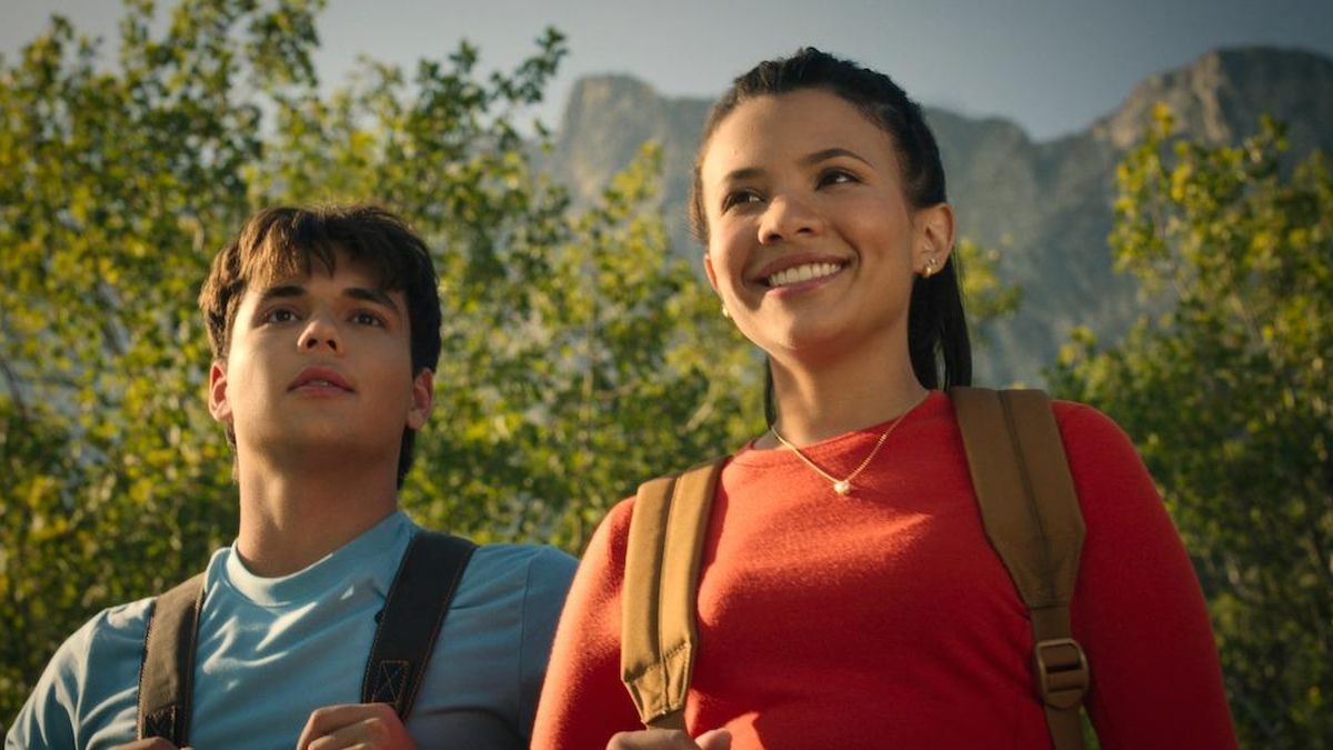 Naveen Paddock será Eliot, el nuevo becario de Richard, un joven sofisticado procedente de Nueva York cuya llegada enfrentará a Jackie (Nikki Rodriguez) con la distancia existente entre su antigua vida.