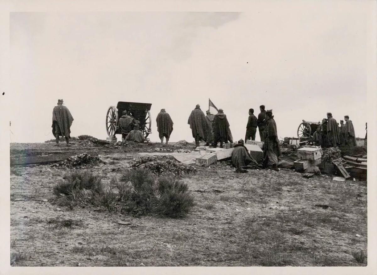 Artillería Nacional desde Pajares en el Frente Norte de la Guerra Civil Española.