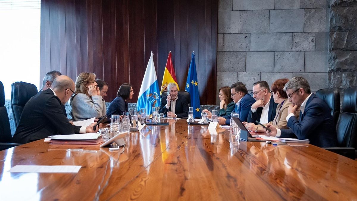 El Gobierno de Clavijo aprueba su propuesta de 'decreto Canarias' y pide el apoyo del PSOE