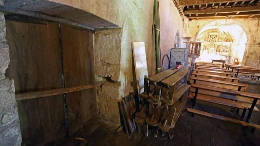 César Sánchez / ICAL Puerta de acceso al cementerio cubierto de la iglesia de Suarbol