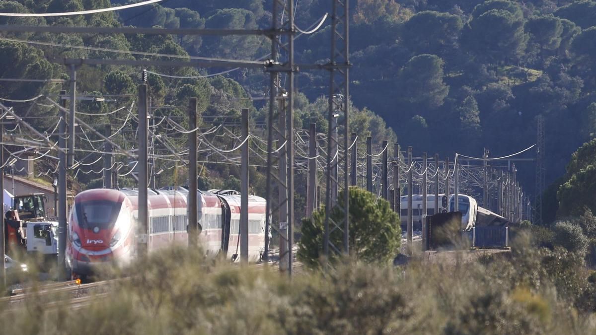 Adif asegura que la vía férrea está a disposición de las operadoras para reanudar el AVE Madrid-Sevilla