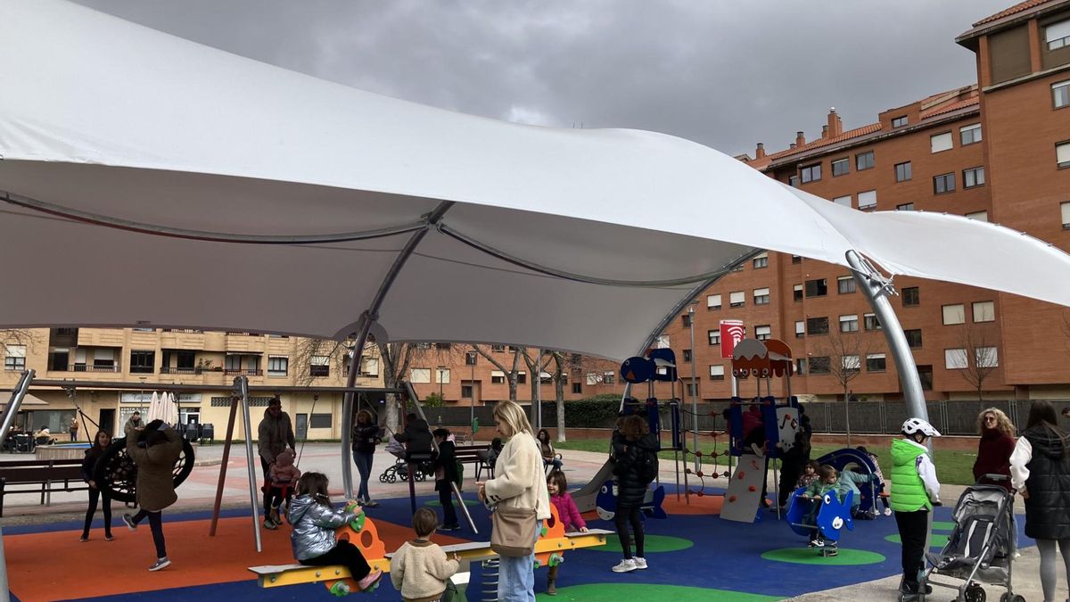 Una cubierta de cerca de 150 metros: Logroño estrena la primera zona de juegos infantiles protegida de la lluvia y el sol