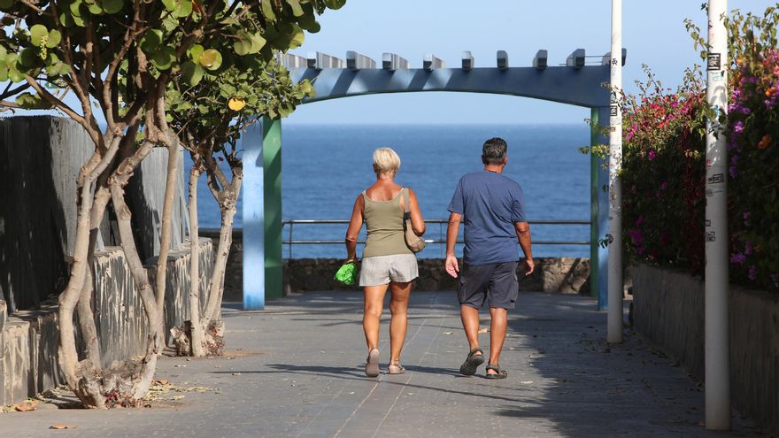 La variante ómicron amenaza el éxito de la temporada alta turística en Canarias