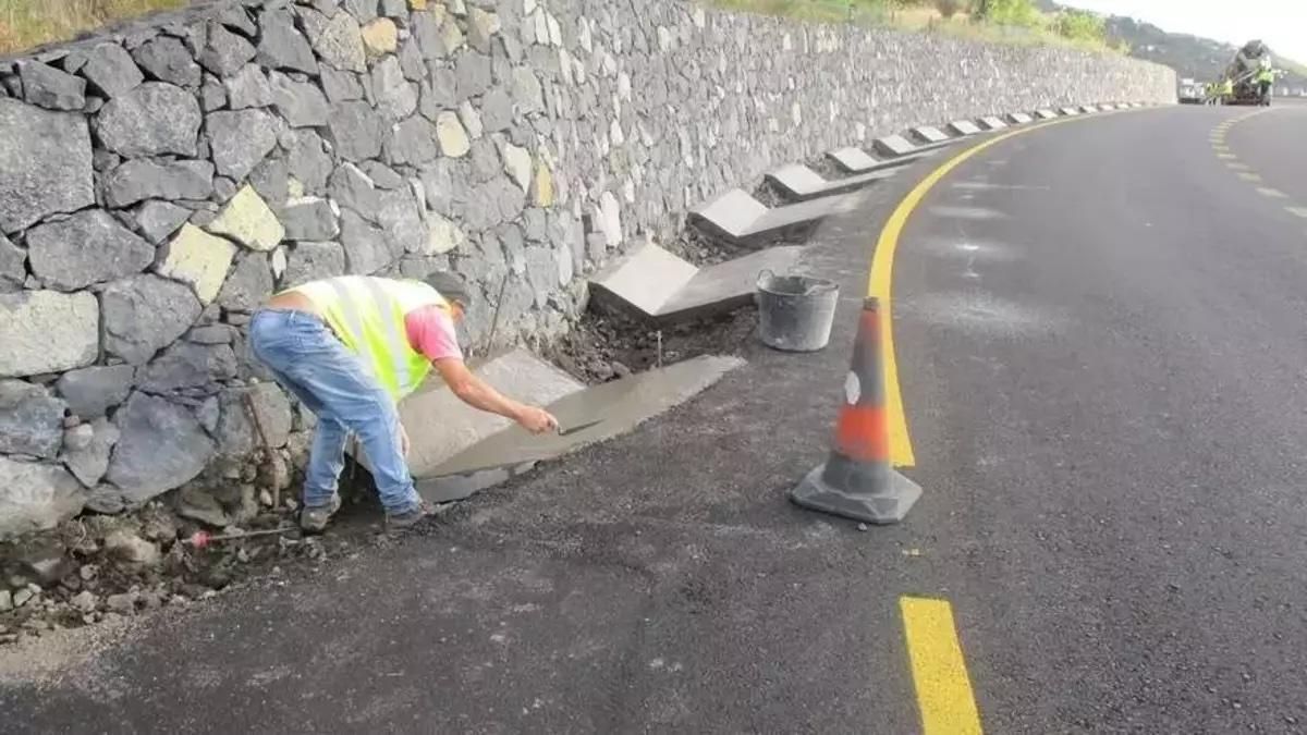 Imagen de archivo de las obras en el tramo San Simón-Tajuya de la carretera LP-2.