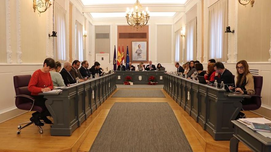 El Gobierno del PP y Vox en Guadalajara cierra 2023 contratando "a dedo" a un coordinador económico