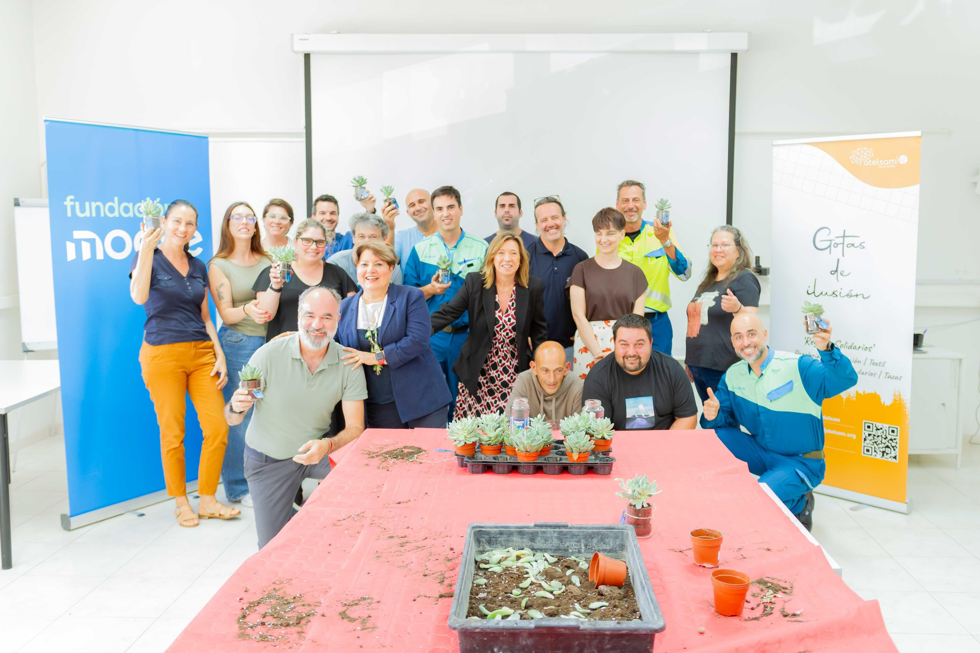 Otro de los talleres de Fundación Moeve en Canarias con voluntarios de Moeve y usuarios de Atelsam.
