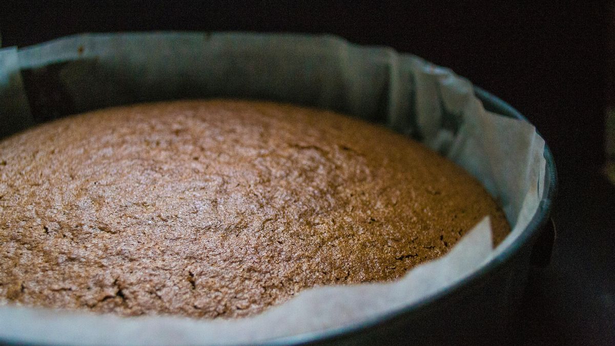 Tarta de tres tazas recién sacada del horno.