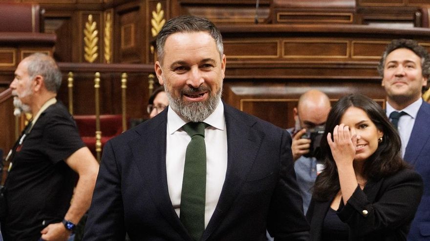 El presidente de Vox, Santiago Abascal, durante el debate de investidura de este martes.