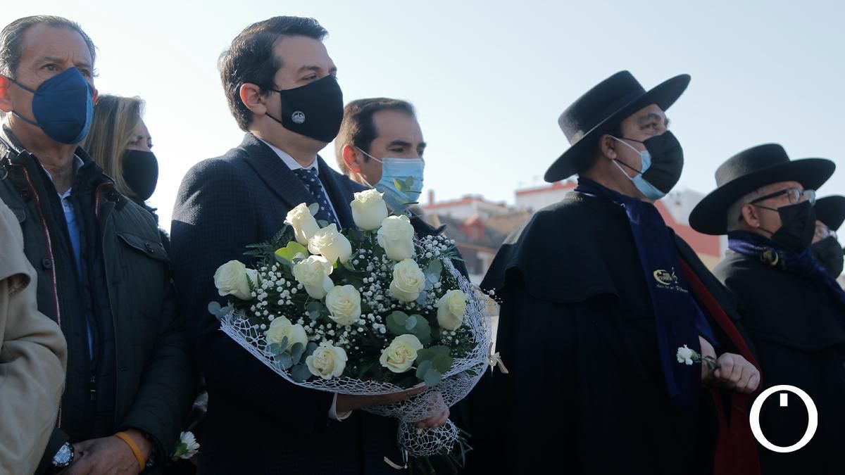 Ofrenda floral en recuerdo de María de los Ángeles García y María Soledad Muñoz