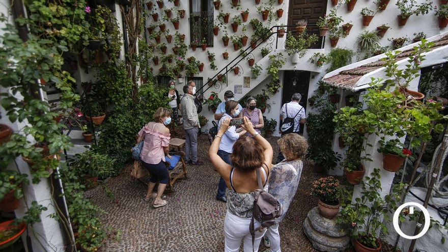 Las tormentas se apuntan al inicio del Festival de los Patios