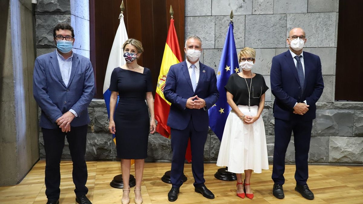 Imagen tras la firma del convenio.