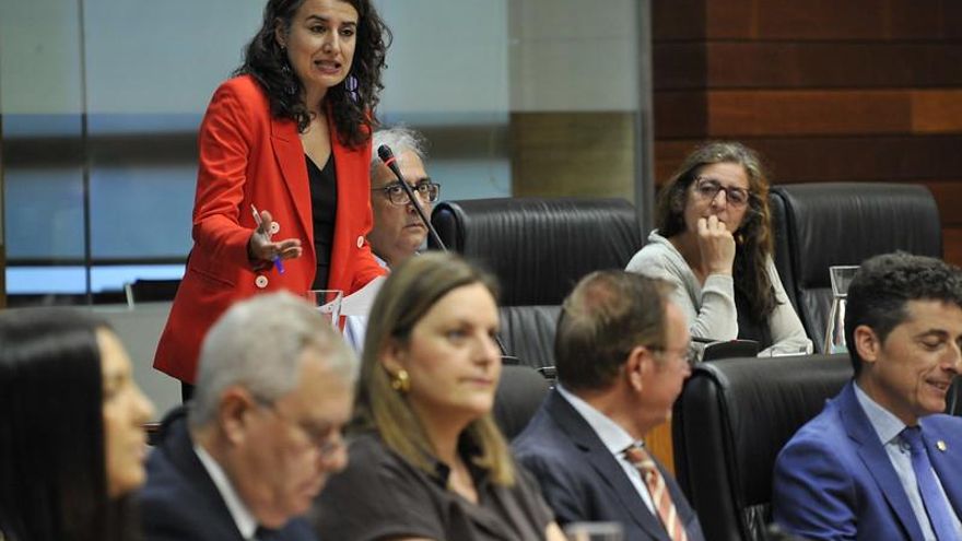 Unidas denuncia el aumento de derivaciones a la sanidad privada y Guardiola avanza que la listas de espera mejoran