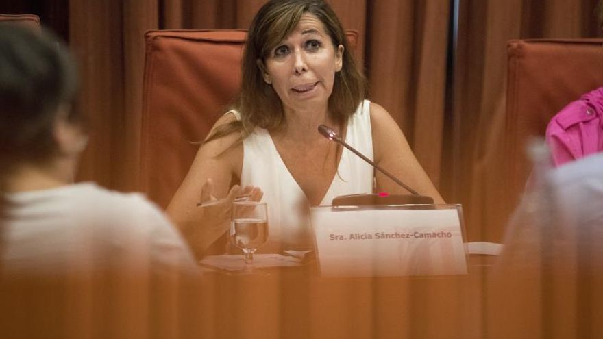 Alicia Sánchez-Camacho apoya a Santamaría y dice que solo ella puede ganar a Pedro Sánchez