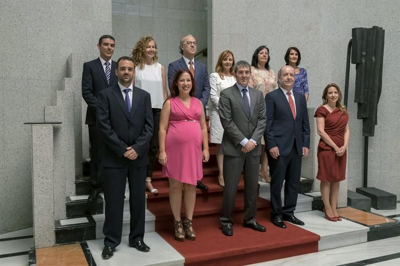 Acto de toma de posesión de los consejeros del Gobierno de Canarias. (EFE)