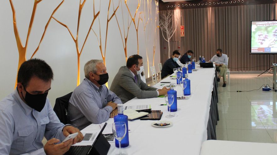 Reunión en la Sectorial de Vinos