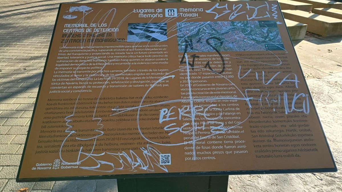 Vandalizan con mensajes franquistas dos lugares de Memoria en Pamplona