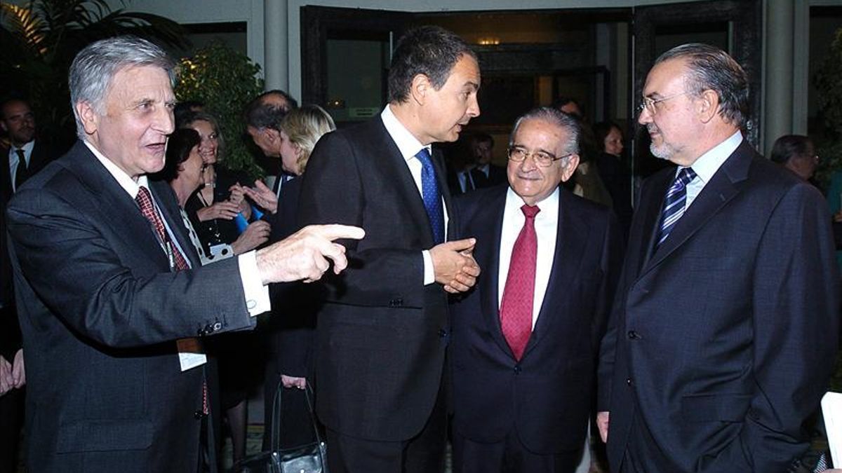 El que fue presidente del Banco Central Europeo, Jean-Claude Trichet, el anterior presidente del Gobierno español, José Luis Rodríguez Zapatero. / Efe