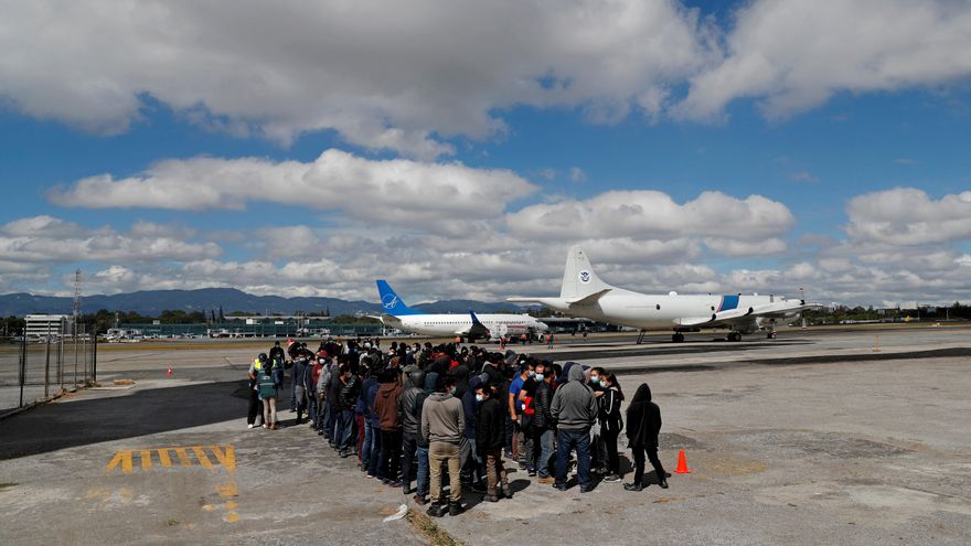 Los últimos vuelos con migrantes expulsados por motivos sanitarios despegan de El Paso