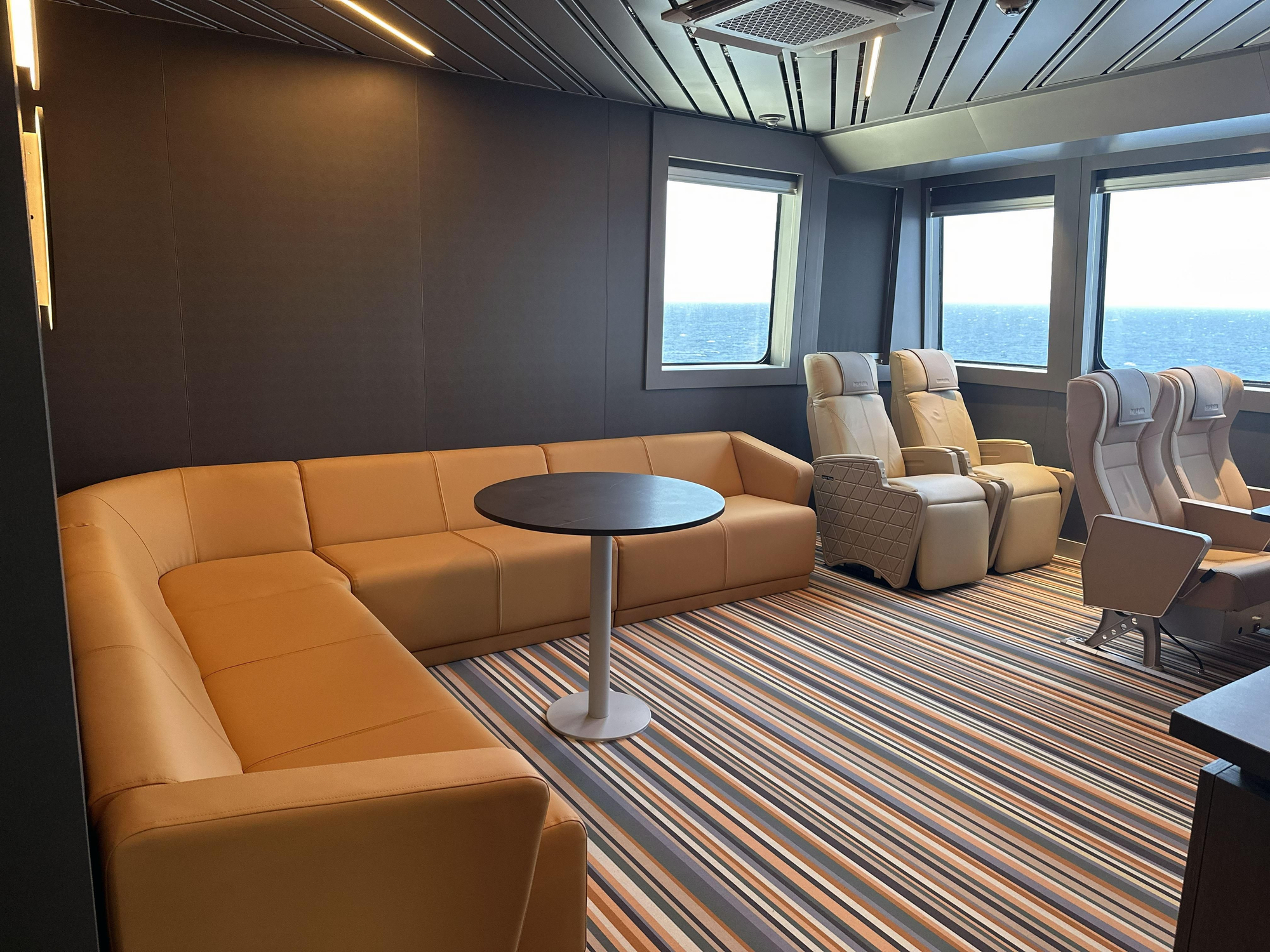 Salón 'Exclusive' del 'fast ferry' Mercedes Pinto.