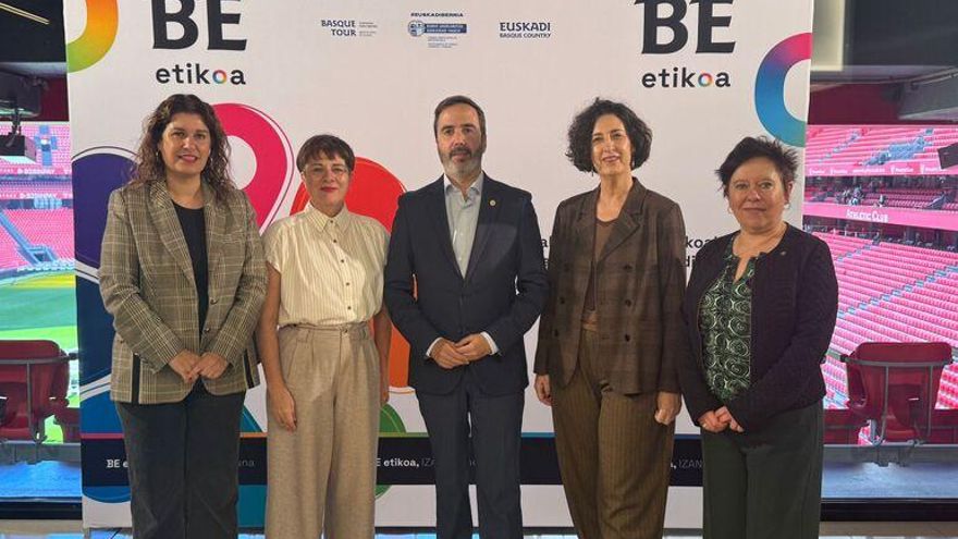 Gobierno vasco y Gipuzkoa recuerdan a Donostia que hay un calendario pactado para estrenar la tasa turística en 2027