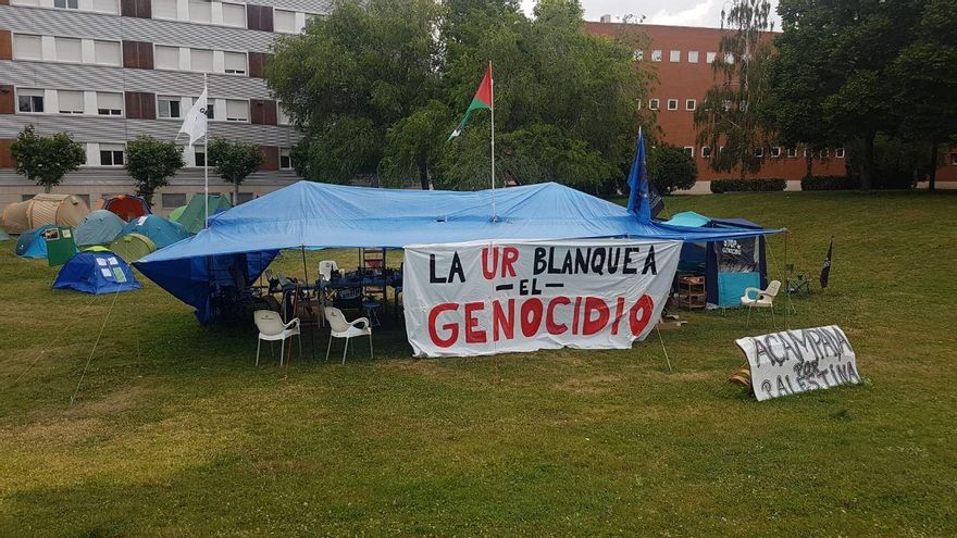 La Acampada por Palestina irrumpe en el Rectorado y reclama "la condena explícita y sin titubeos del genocidio"