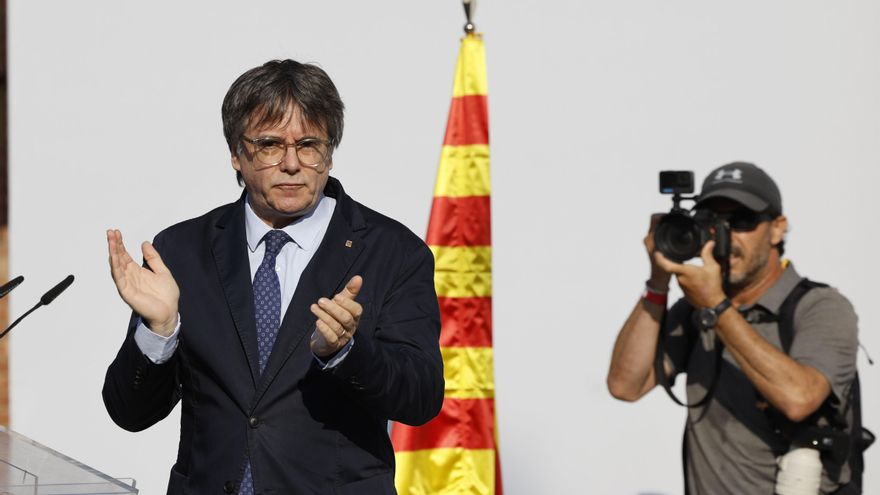 Puigdemont dice que está ya en Waterloo y acusa a los Mossos de iniciar una "caza de brujas"