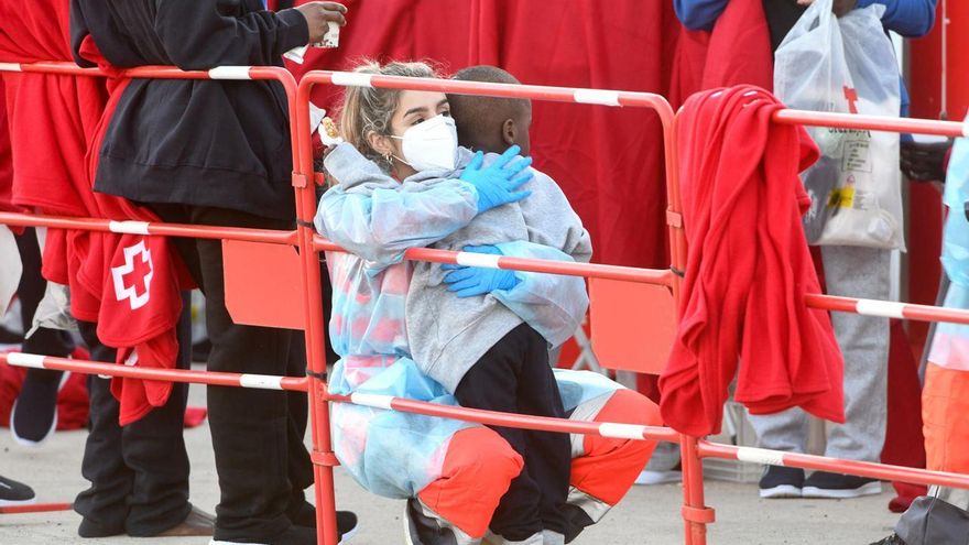 Salvamento rescata y conduce a Fuerteventura y Gran Canaria a 171 personas migrantes