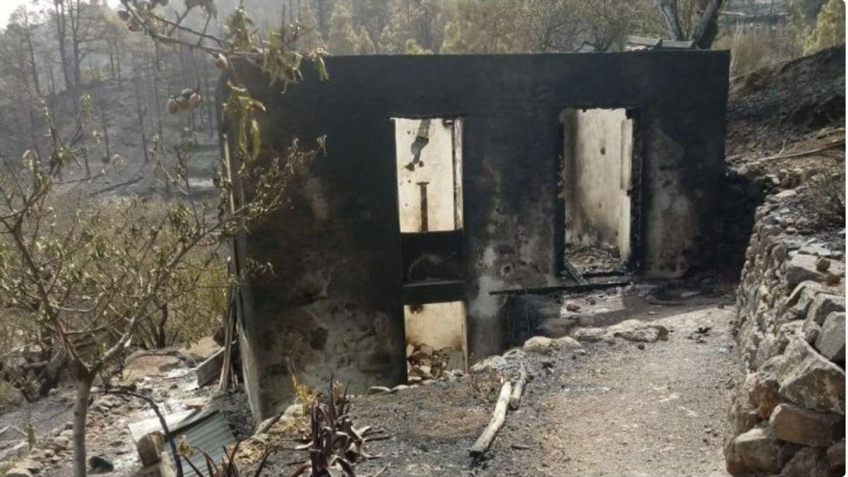 Una casa de Los Lomitos afectada por el fuego.