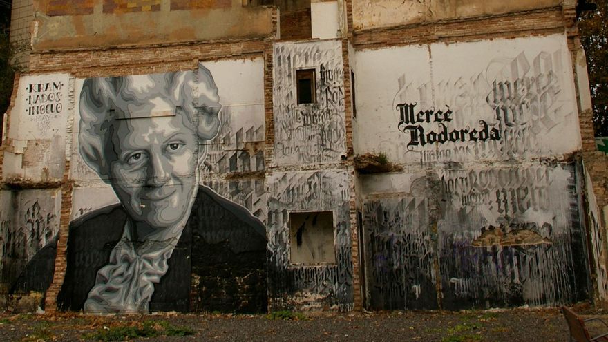 Mural dedicado a Mercè Rodoreda en una calle de Barcelona