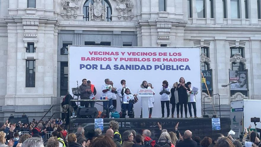 Mar Noguerol, directora de un centro de salud y amenazada con inhabilitación, en la manifestación de este domingo.